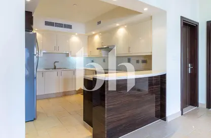 Apartment - 2 Bedrooms - 3 Bathrooms for rent in Carnaval - Qanat Quartier - The Pearl Island - Doha