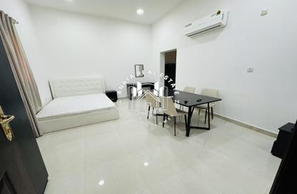 Villa - Studio - 1 Bathroom for rent in Umm Al Seneem Street - Ain Khaled - Doha