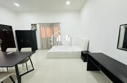 Villa - Studio - 1 Bathroom for rent in Umm Al Seneem Street - Ain Khaled - Doha
