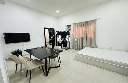 Villa - Studio - 1 Bathroom for rent in Umm Al Seneem Street - Ain Khaled - Doha