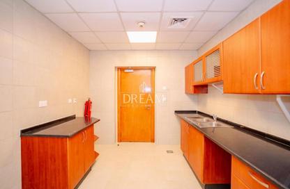 Apartment - 2 Bedrooms - 3 Bathrooms for rent in Zig Zag Towers - West Bay - Doha