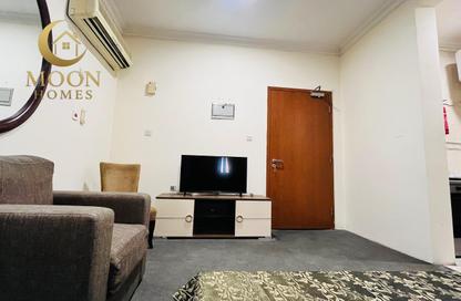 Apartment - 1 Bedroom - 1 Bathroom for rent in Umm Ghwailina Comm - Umm Ghuwalina - Umm Ghuwailina - Doha