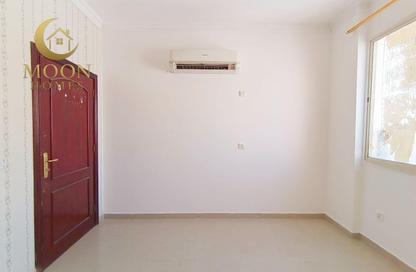 Apartment - 1 Bedroom - 1 Bathroom for rent in Umm Ghuwailina 4 - Umm Ghuwailina - Doha
