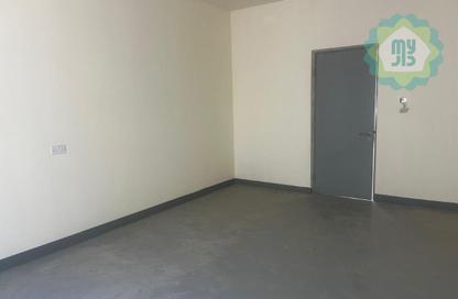 Warehouse - Studio - 6 Bathrooms for rent in Birkat Al Awamer - Al Wakra