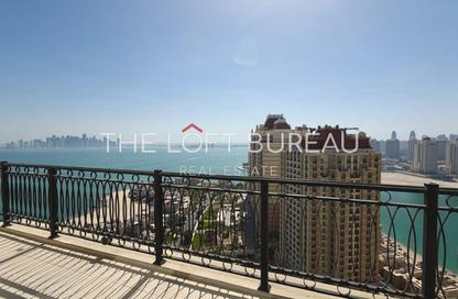 Penthouse - 3 Bedrooms - 4 Bathrooms for rent in Floresta Gardens - Floresta Gardens - The Pearl Island - Doha
