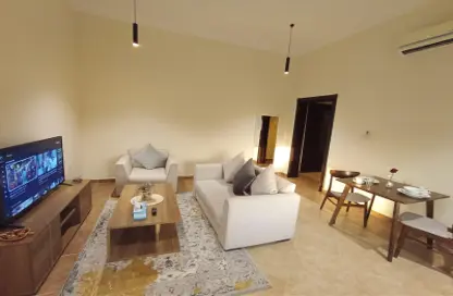 Apartment - 1 Bedroom - 1 Bathroom for rent in Onaiza Street - Diplomatic Area - Doha