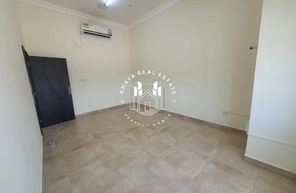 Villa - 1 Bedroom - 1 Bathroom for rent in Umm Al Seneem Street - Ain Khaled - Doha