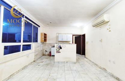 Apartment - 1 Bedroom - 1 Bathroom for rent in Umm Ghuwailina 4 - Umm Ghuwailina - Doha