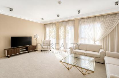 Apartment - 1 - 2 for sale in Carnaval - Qanat Quartier - The Pearl Island - Doha