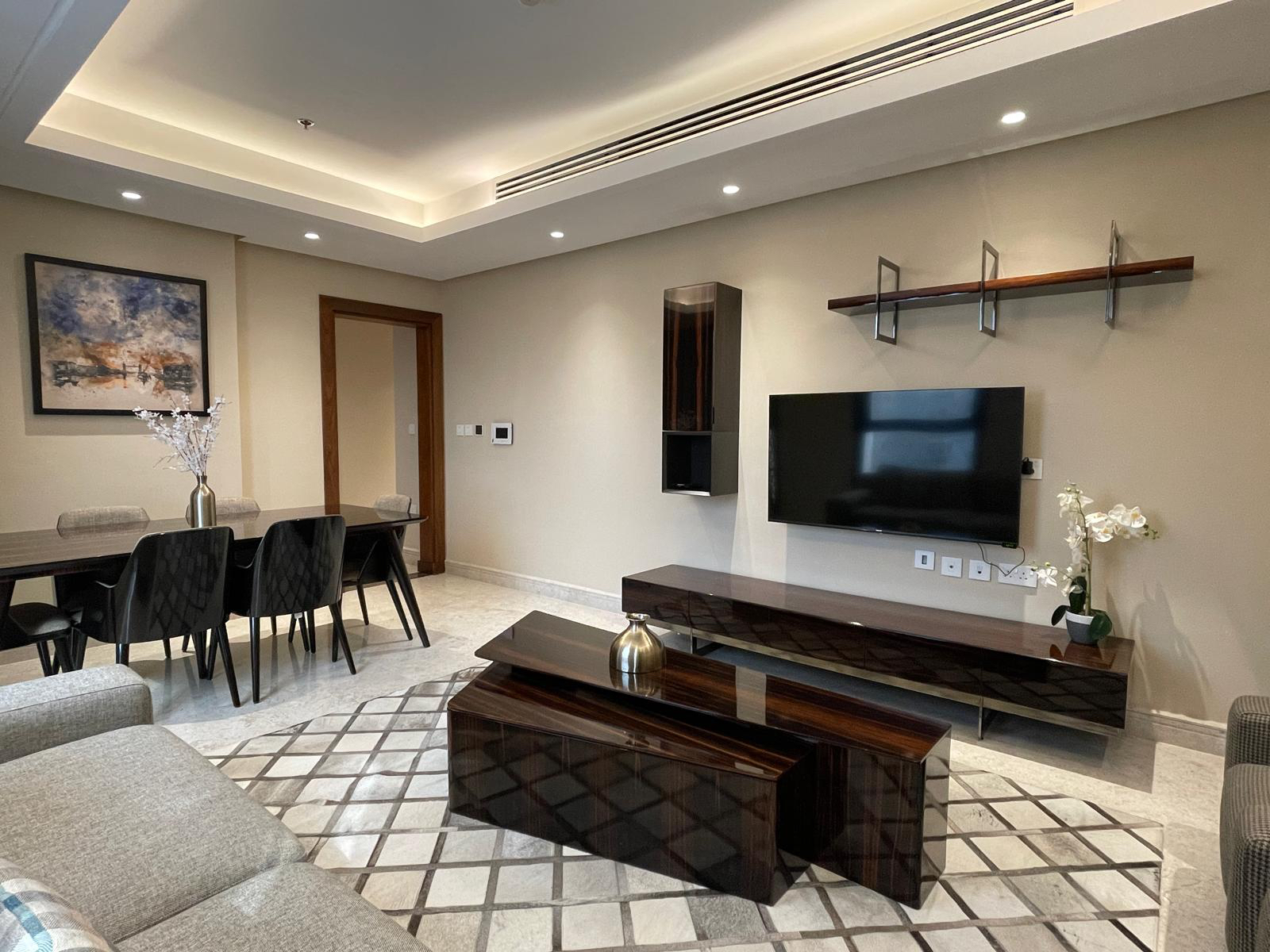 Huge unit | 1BR SF | Bills included | city view|