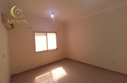 Apartment - 1 Bedroom - 2 Bathrooms for rent in Umm Ghuwailina 4 - Umm Ghuwailina - Doha