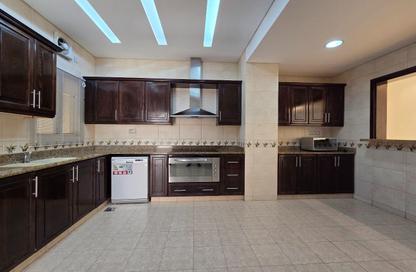 مجمع سكني - 4 غرف نوم - 5 حمامات للايجار في شارع الجامعه - المرخية - الدوحة مجمع سكني - 4 غرف نوم - 5 حمامات للايجار في شارع الجامعه - المرخية - الدوحة
