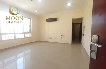 Apartment - 1 Bedroom - 1 Bathroom for rent in Umm Ghuwalina - Umm Ghuwailina - Doha