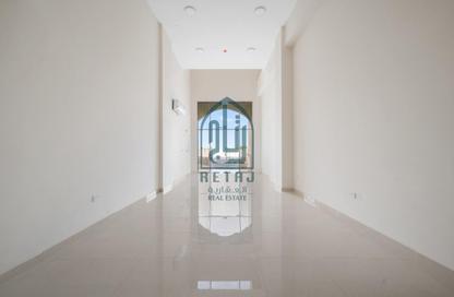 Shop - Studio - 1 Bathroom for rent in Sheikha Houda Compound - Al Gharrafa - Doha