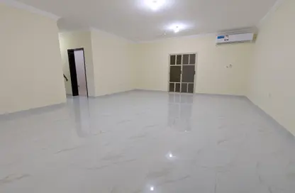 Apartment - 2 Bedrooms - 2 Bathrooms for rent in Al Mansoura - Al Mansoura - Doha