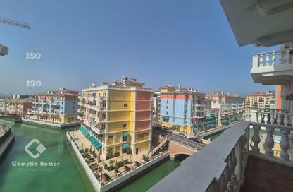 Apartment - 2 Bedrooms - 3 Bathrooms for rent in Carnaval - Qanat Quartier - The Pearl Island - Doha