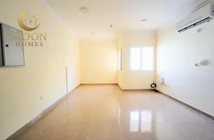 Apartment - 1 Bedroom - 1 Bathroom for rent in Umm Ghuwailina 4 - Umm Ghuwailina - Doha