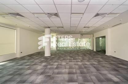 Office Space - Studio - 1 Bathroom for rent in West Bay Tower - West Bay - West Bay - Doha
