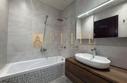 Apartment - 1 - 2 for rent in Hilton Doha The Pearl Residences - Abraj Quartiers - The Pearl Island - Doha
