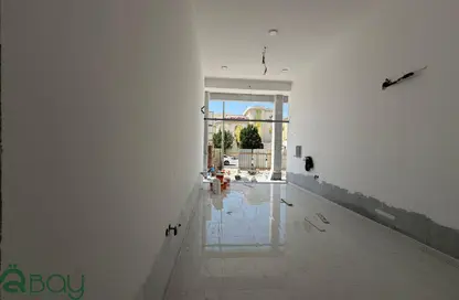 Shop - Studio for rent in Al Duhail - Al Duhail - Doha
