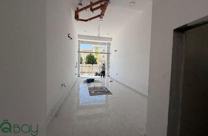 Shop - Studio for rent in Al Duhail - Al Duhail - Doha