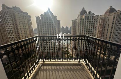 Apartment - 2 Bedrooms - 3 Bathrooms for rent in Floresta Gardens - Floresta Gardens - The Pearl Island - Doha