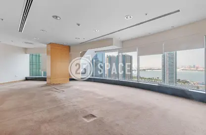 مساحات مكتبية - 2 غرف نوم - 1 حمام للايجار في برج وست باي - الخليج الجنوبي - الخليج الغربي - الدوحة