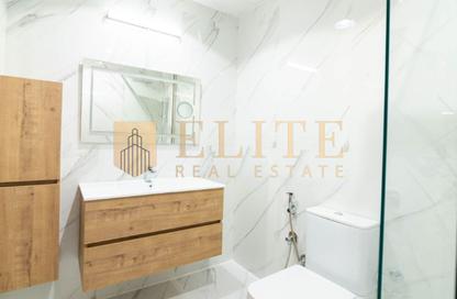 Apartment - 2 Bedrooms - 3 Bathrooms for rent in Marina Tower 21 - Marina District - Lusail