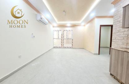 Apartment - 2 Bedrooms - 2 Bathrooms for rent in Umm Ghwailina Comm - Umm Ghuwalina - Umm Ghuwailina - Doha