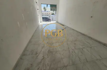 Retail - Studio - 1 Bathroom for rent in Fereej Kulaib - Doha