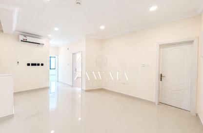 Apartment - 3 Bedrooms - 3 Bathrooms for rent in Al Mansoura - Al Mansoura - Doha