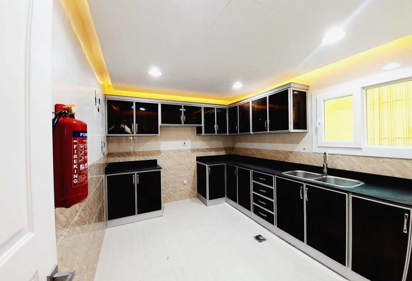 BIG LAYOUT 3 BHK UNFURNISHED | WITH BALCONY - apartment in Al Hitmi