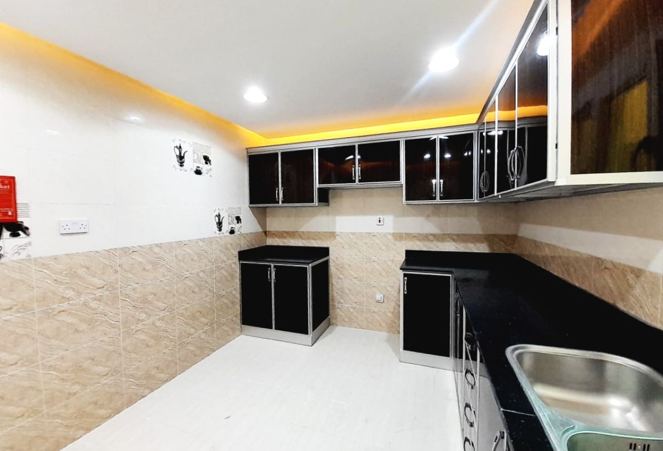 BIG LAYOUT 3 BHK UNFURNISHED | WITH BALCONY - apartment in Al Hitmi