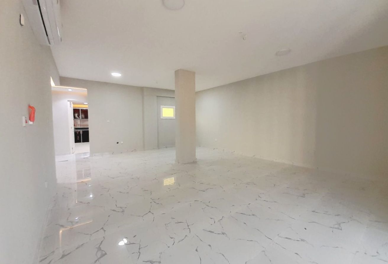 BIG LAYOUT 3 BHK UNFURNISHED | WITH BALCONY - apartment in Al Hitmi