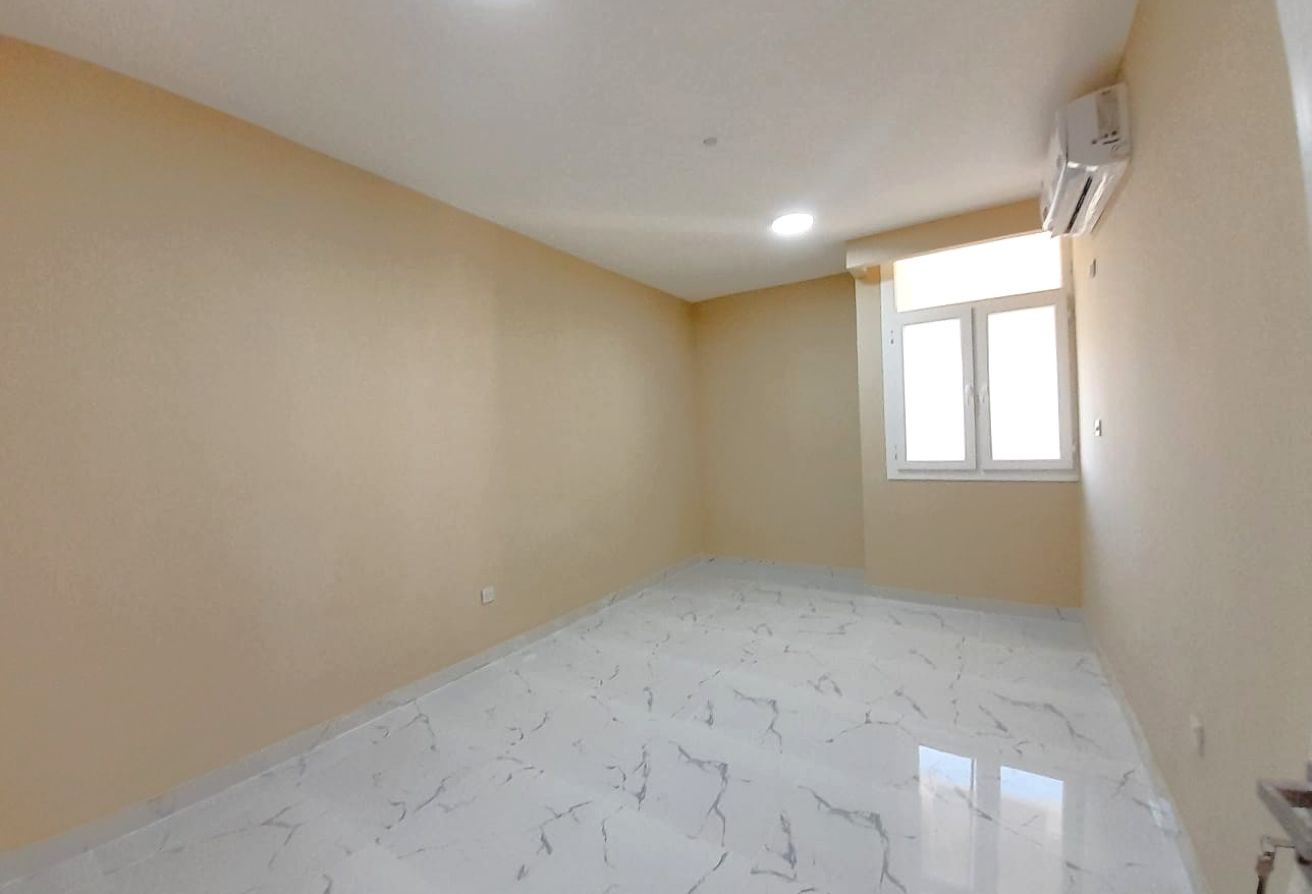 BIG LAYOUT 3 BHK UNFURNISHED | WITH BALCONY - apartment in Al Hitmi