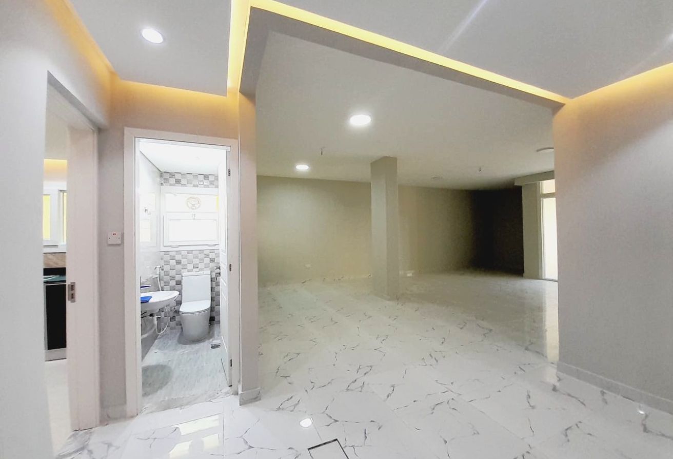 BIG LAYOUT 3 BHK UNFURNISHED | WITH BALCONY - apartment in Al Hitmi