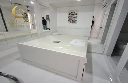 Apartment - Studio - 1 Bathroom for rent in Umm Ghuwailina 4 - Umm Ghuwailina - Doha