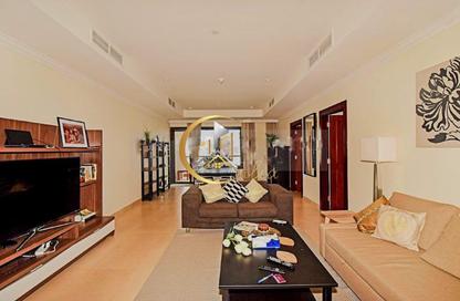 Apartment - 2 Bedrooms - 2 Bathrooms for rent in Tower 4 - Porto Arabia - The Pearl Island - Doha
