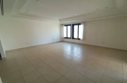 Apartment - 3 Bedrooms - 3 Bathrooms for rent in East Porto Drive - Porto Arabia - The Pearl Island - Doha