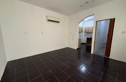 Apartment - Studio - 1 Bathroom for rent in Mamoura 18 - Al Maamoura - Doha