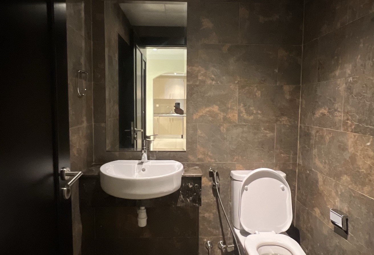 LUXURY 1BHK WITH SEA VIEWS AND BIG BALCONY thumbnail 6