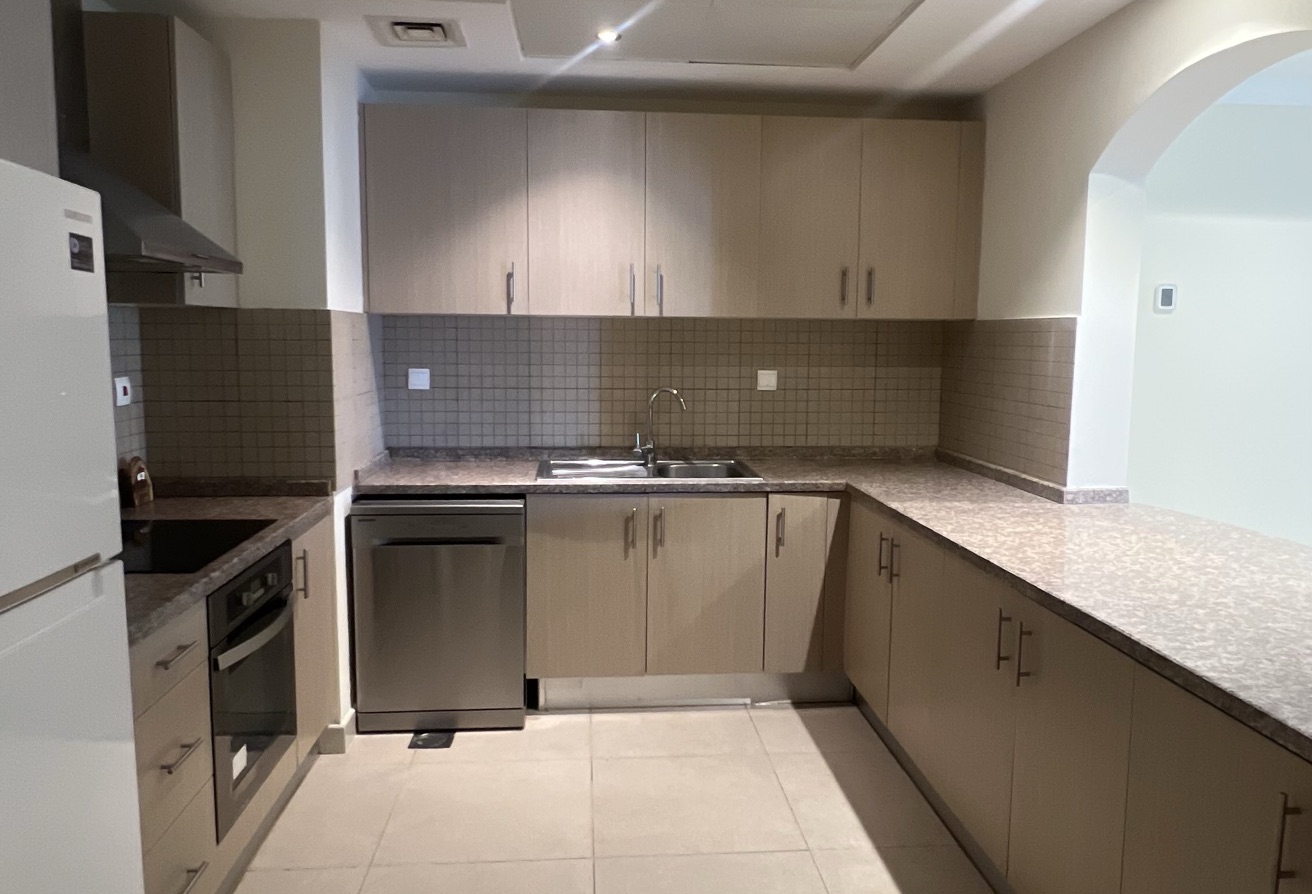 LUXURY 1BHK WITH SEA VIEWS AND BIG BALCONY thumbnail 5