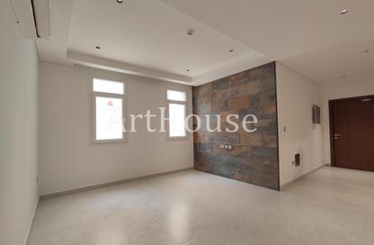 Apartment - 2 Bedrooms - 2 Bathrooms for rent in Doha Al Jadeed - Doha