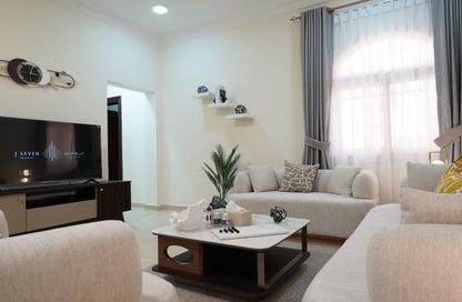 Apartment - 2 Bedrooms - 2 Bathrooms for rent in Al Khazin Street - Madinat Khalifa South - Madinat Khalifa - Doha