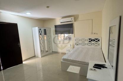 Apartment - Studio - 1 Bathroom for rent in Onaiza - Doha