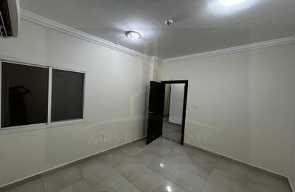 Apartment - 2 Bedrooms - 1 Bathroom for rent in Umm Ghwailina Comm - Umm Ghuwalina - Umm Ghuwailina - Doha