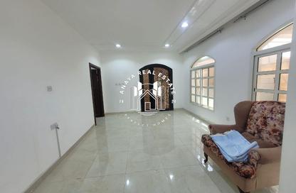 Villa - 1 Bedroom - 1 Bathroom for rent in Umm Al Seneem Street - Ain Khaled - Doha