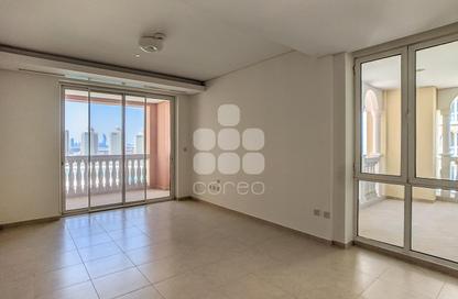 Apartment - 2 Bedrooms - 3 Bathrooms for rent in Tower 23 - Viva Bahriyah - The Pearl Island - Doha
