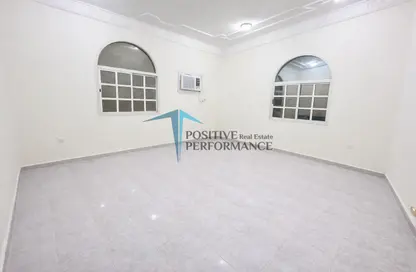 Apartment - 2 Bedrooms - 1 Bathroom for rent in Al Maamoura - Al Maamoura - Doha Apartment - 2 Bedrooms - 1 Bathroom for rent in Al Maamoura - Al Maamoura - Doha