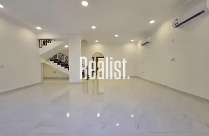 مجمع سكني - 7 غرف نوم - 8 حمامات للايجار في شارع المرخية - المرخية - الدوحة